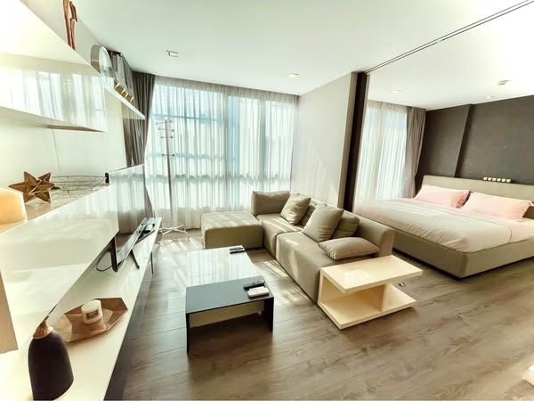 bedroom and living room of THE ROOM SUKHUMVIT 40