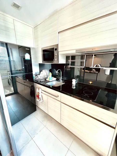 THE ROOM SUKHUMVIT 40