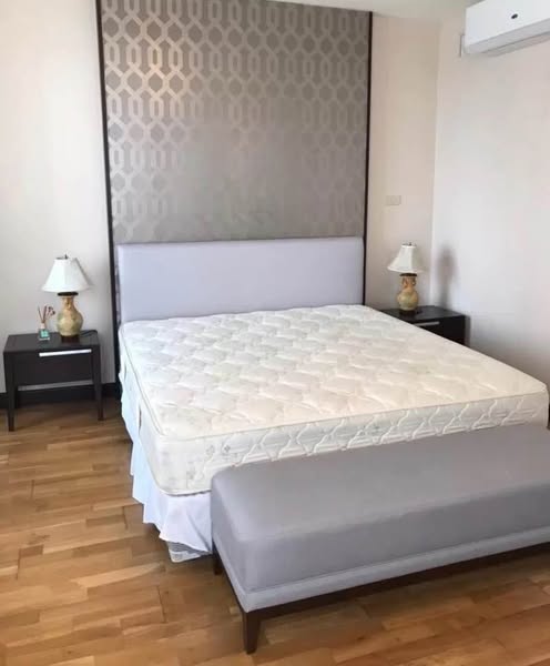 bedroom of All Seasons Mansion