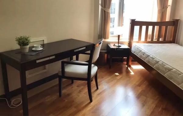 bedroom and room interior of All Seasons Mansion