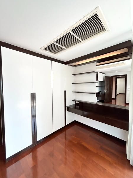 room interior of Apartment For Rent