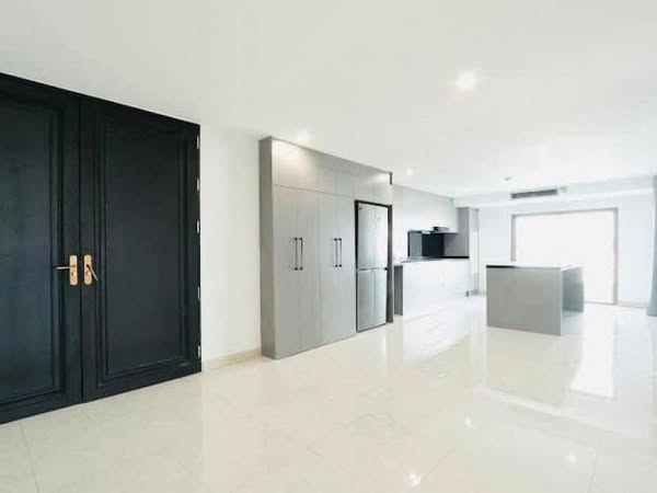 room interior of Avana Bangkok Hotel