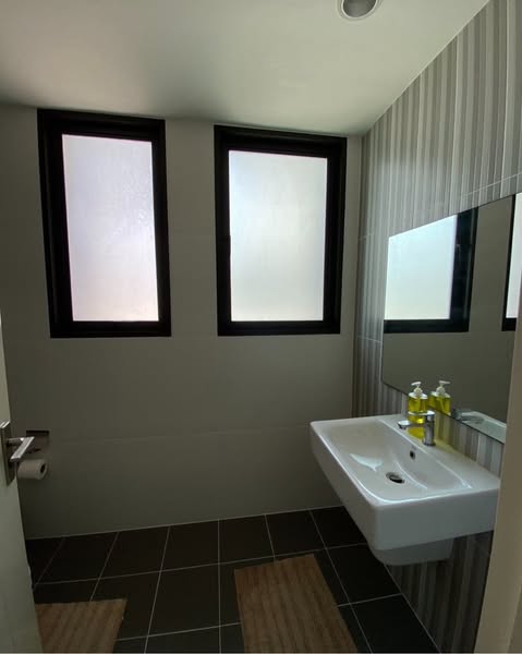 room interior and bathroom of Baan Klang Muang The Edition Bangna-Wongwaen