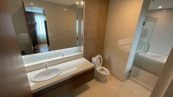 bathroom of Bright Sukhumvit 24
