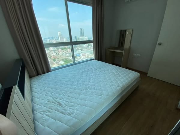 bedroom of Fuse Chan Sathorn
