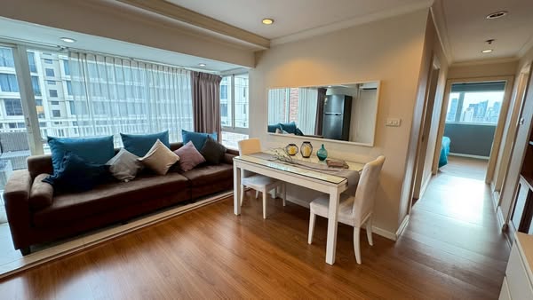 bedroom and living room of Grand Park View Asok