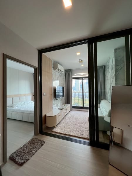 bedroom and room interior of Life Asoke Hype