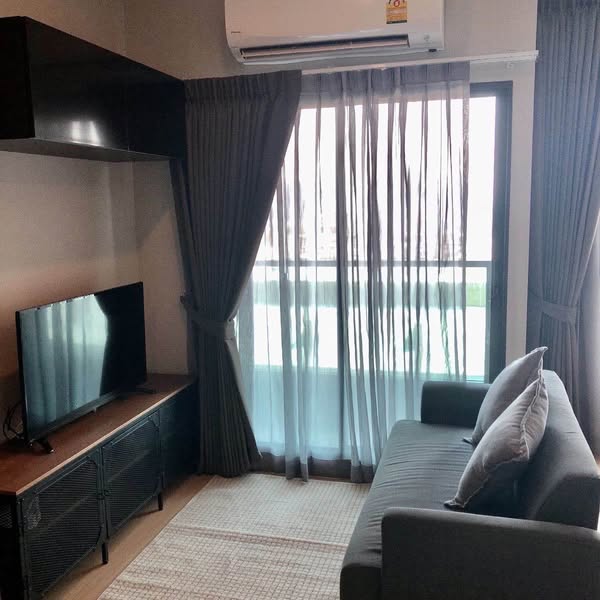 bedroom and living room of LPN Suite Dindaeng – Rachaprarop