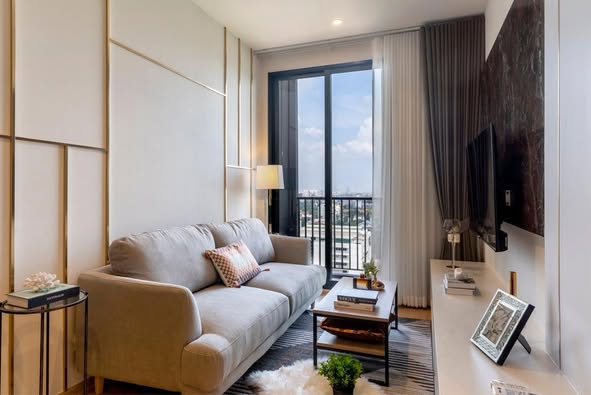 bedroom and living room of MARU Ekkamai 2