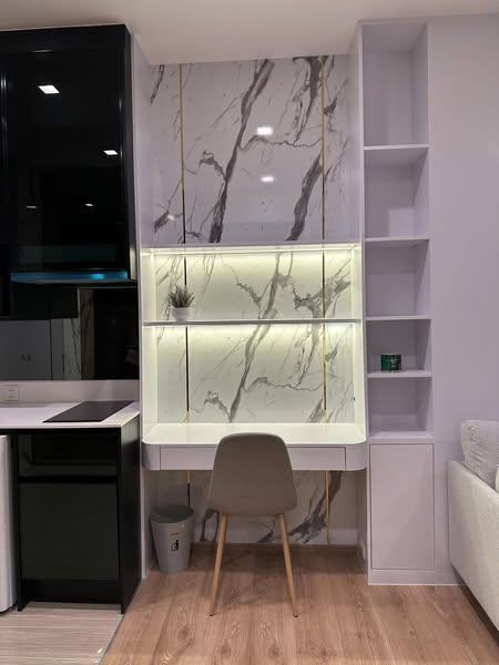 kitchen of Noble Around Ari