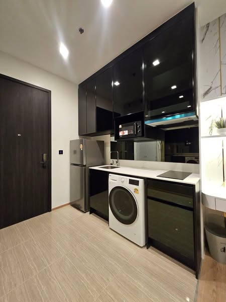 kitchen of Noble Around Ari