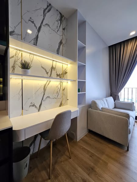 living room and room interior of Noble Around Ari