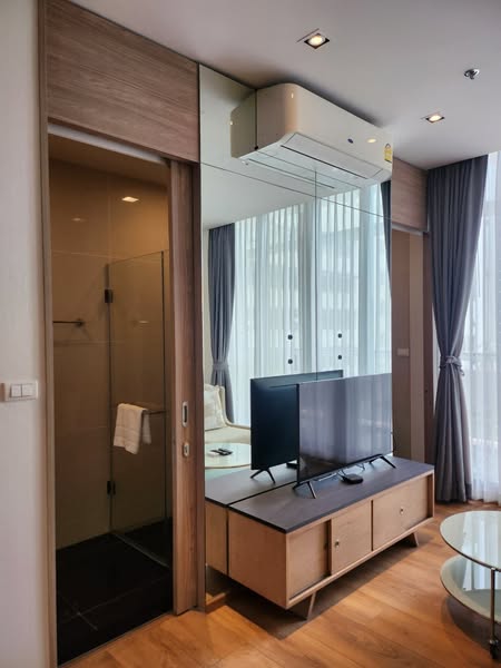 bedroom and room interior and bathroom of Park Origin Phrom Phong