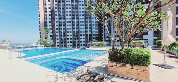 pool of Pattaya Heights Residence