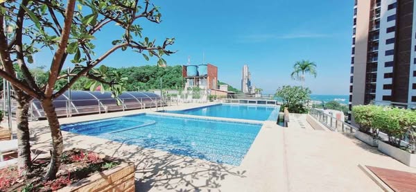 pool of Pattaya Heights Residence