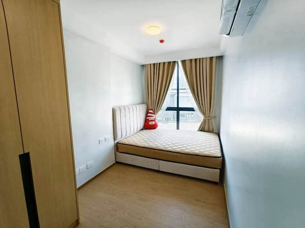 bedroom of Regal Srinakarin 40