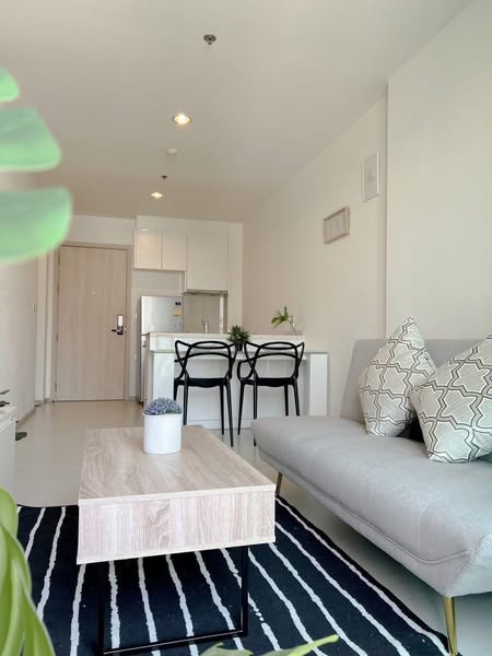 living room of Rhythm Sukhumvit 42