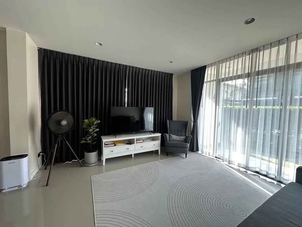 bedroom and living room of Setthasiri Krungthep Kreetha 2