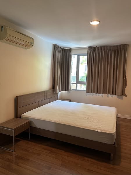 bedroom of The Clover