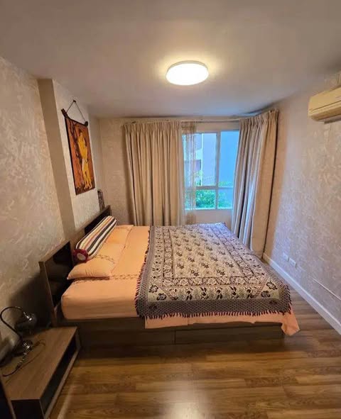 bedroom of The Clover