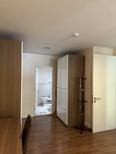 room interior and bathroom of The Clover