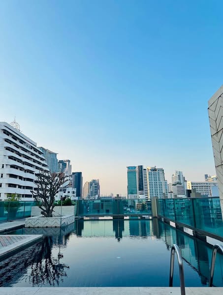 pool of The Crest Ruamrudee