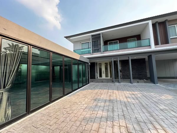 room interior of The Grand Pinklao