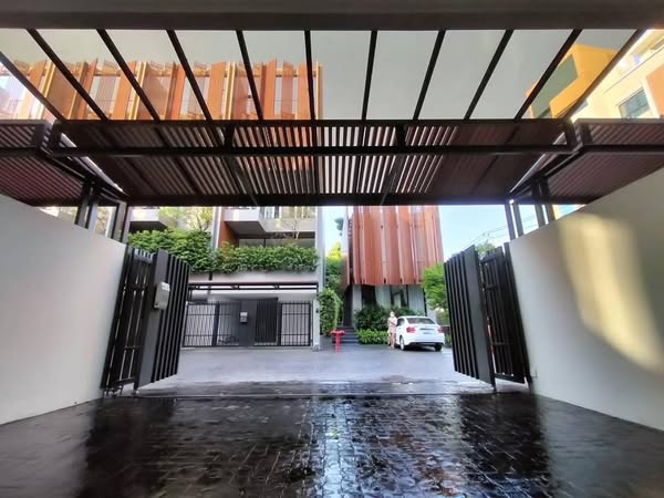 The Park Lane Sukhumvit 105