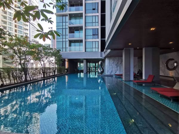 pool of The Room Sukhumvit 69