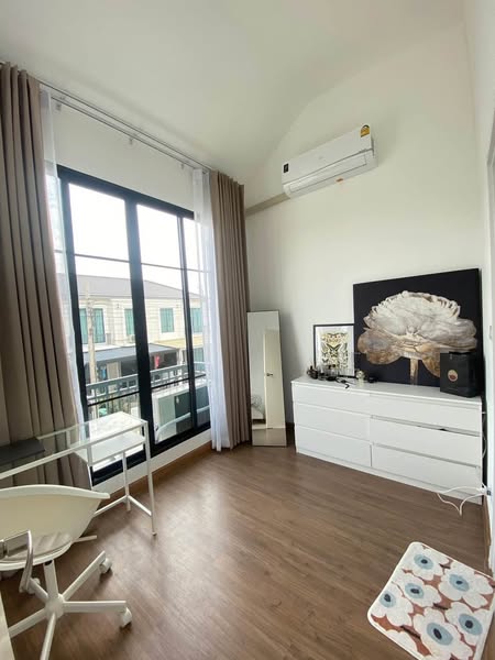 living room and bedroom of พฤกษาวิลล์ กรุงเทพกรีฑา-วงแหวน (ซ.พฤกษาอเวนิวกรุงเทพกรีฑา)