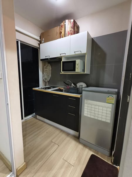 kitchen of คอนโดวันพลัส นายน์ทีน 2 – One Plus Nineteen 2