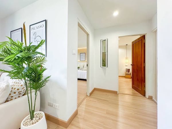 bedroom and room interior of เดอะพรีเว่ รัชดาภิเษก 30 (The Privé Ratchada 30)