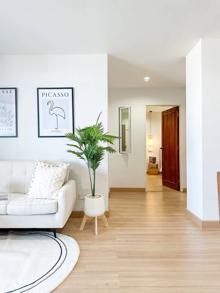 living room of เดอะพรีเว่ รัชดาภิเษก 30 (The Privé Ratchada 30)
