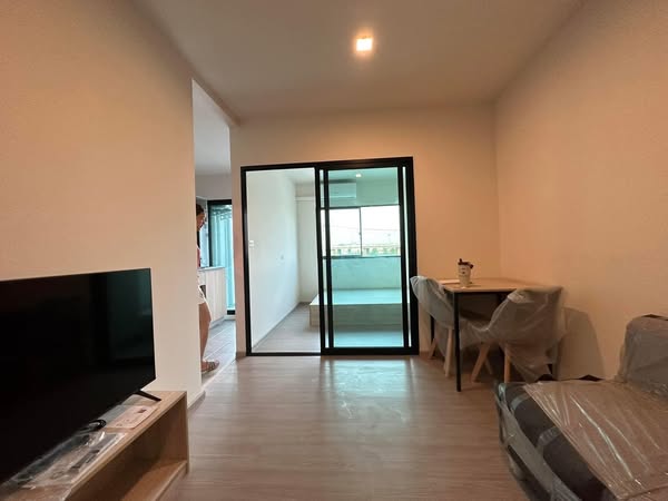 bedroom and room interior of คอนโดมี อ่อนนุช – พระราม 9 Condo me Onnut – Rama9
