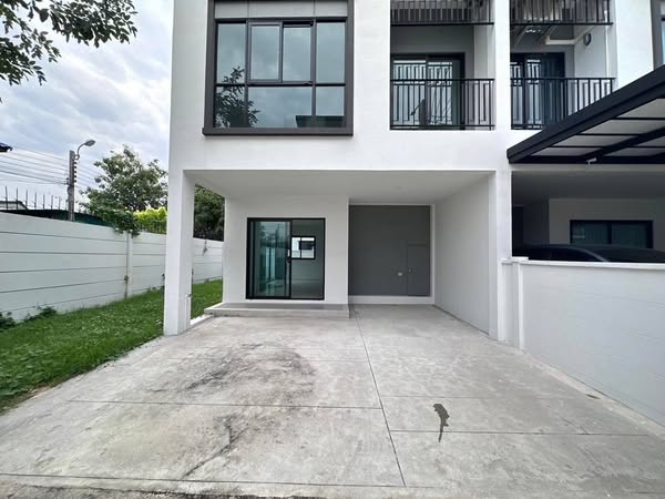 room interior of บ้านลุมพินี ทาวน์เพลส สุขุมวิท – ศรีนครินทร์ Lumpini Townplace Sukhumvit – Srinakarin