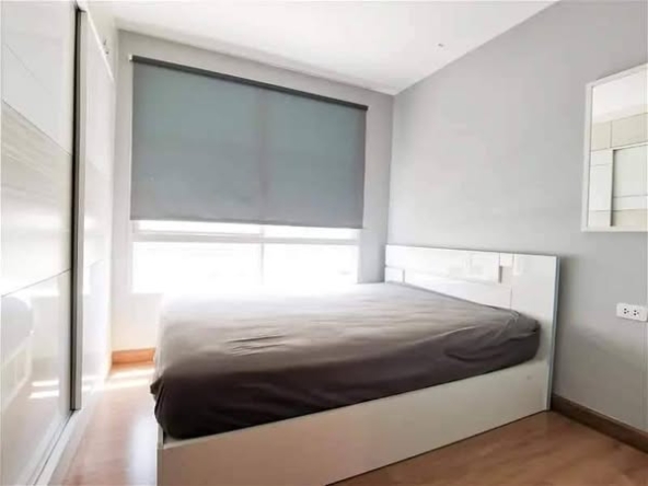 bedroom of August Condo Charoen Krung 80