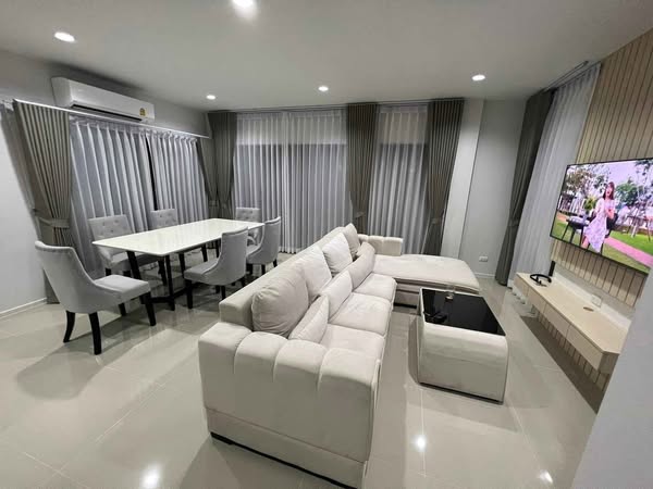 living room of Baan Klang Muang The Edition Rama 9-Krungthep Kreetha บ้านกลางเมือง ดิ อิดิชั่น พระราม9-กรุงเทพกรีฑา