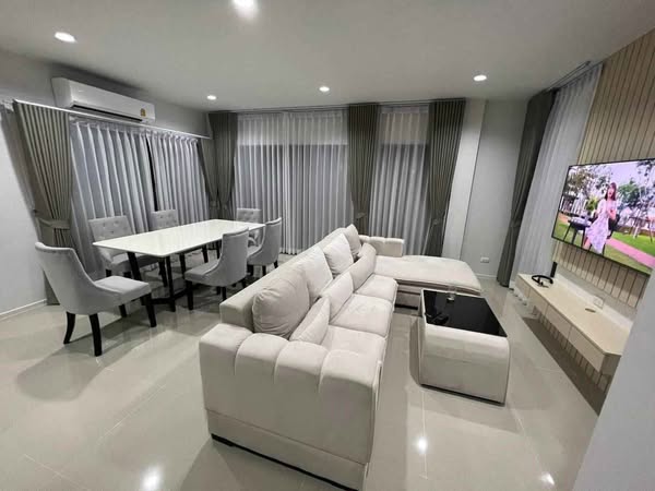 living room and bedroom of Baan Klang Muang The Edition Rama 9-Krungthep Kreetha บ้านกลางเมือง ดิ อิดิชั่น พระราม9-กรุงเทพกรีฑา