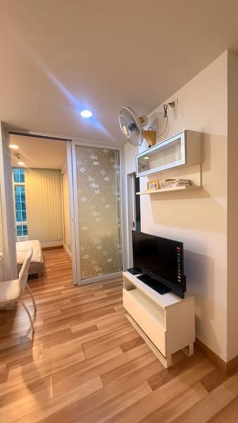 bedroom and room interior of Centric Scene Sukhumvit 64