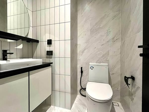 bathroom of Chapter Charoennakhon–Riverside