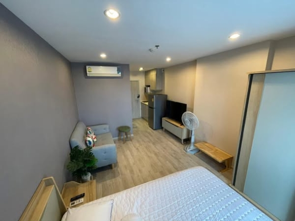 bedroom of Ideo Mobi Charan Interchange Condominium