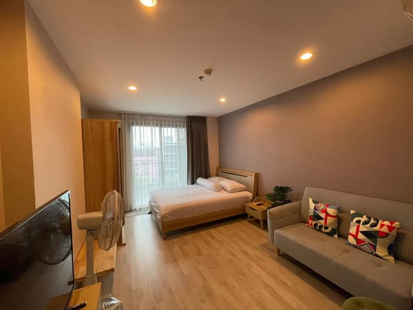 bedroom of Ideo Mobi Charan Interchange Condominium