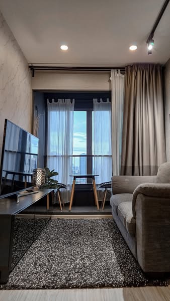 bedroom and living room of Ideo Mobi Sukhumvit Eastgate