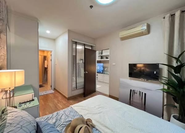 bedroom of IVY River Condo