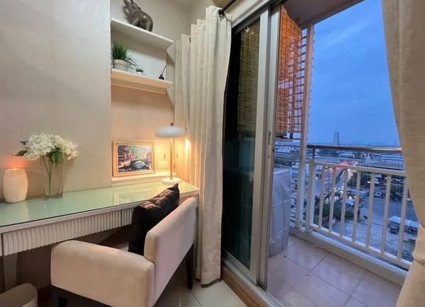 living room and bedroom of IVY River Condo