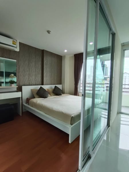bedroom and room interior of KES Ratchada Condominium