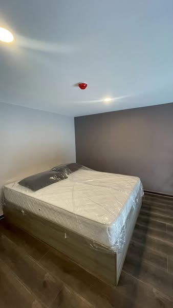 bedroom of Knightsbridge Kaset Society