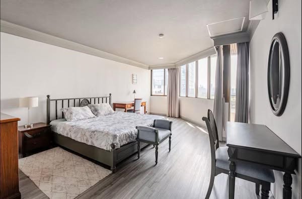 bedroom of Lake Avenue Condominium