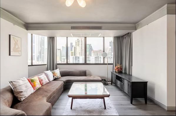 living room of Lake Avenue Condominium
