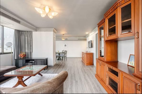living room of Lake Avenue Condominium